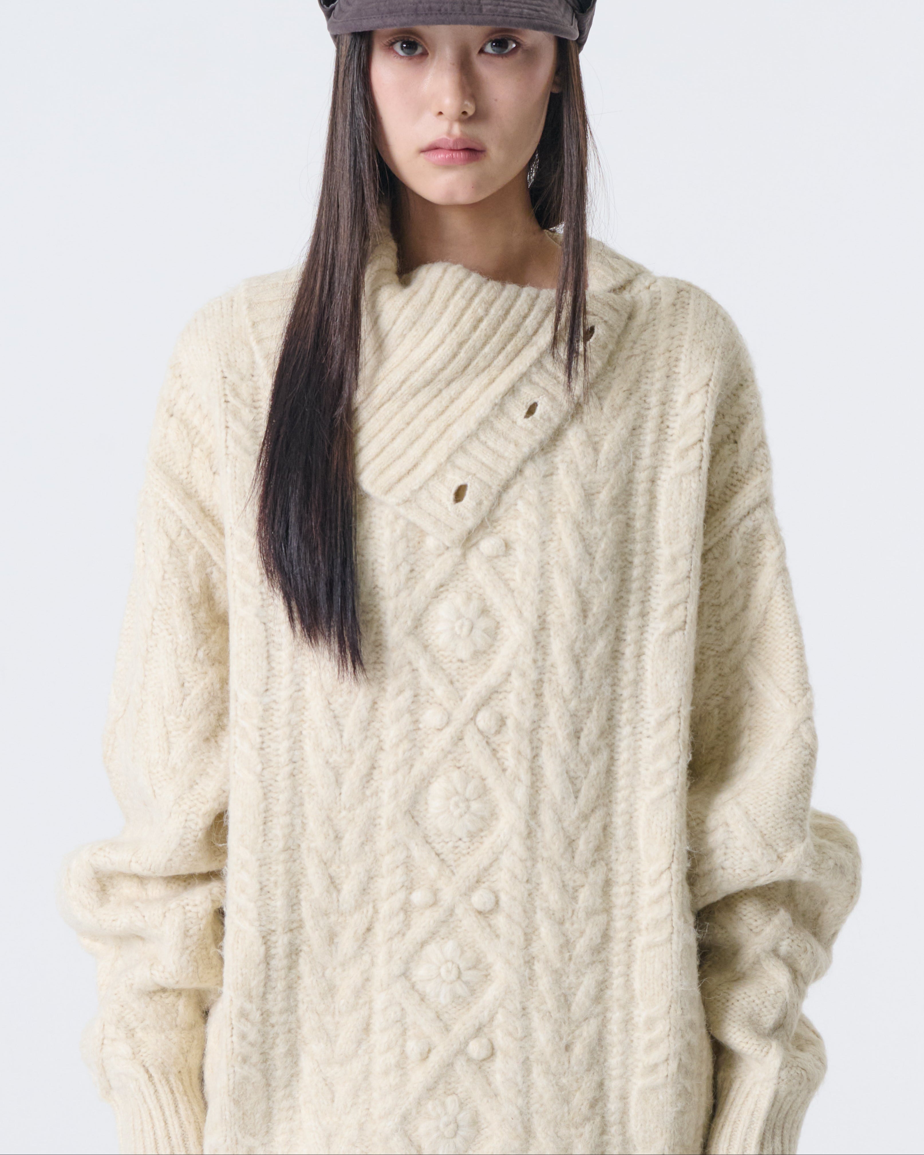 HIGH NECK CABLE KNIT [IVORY]