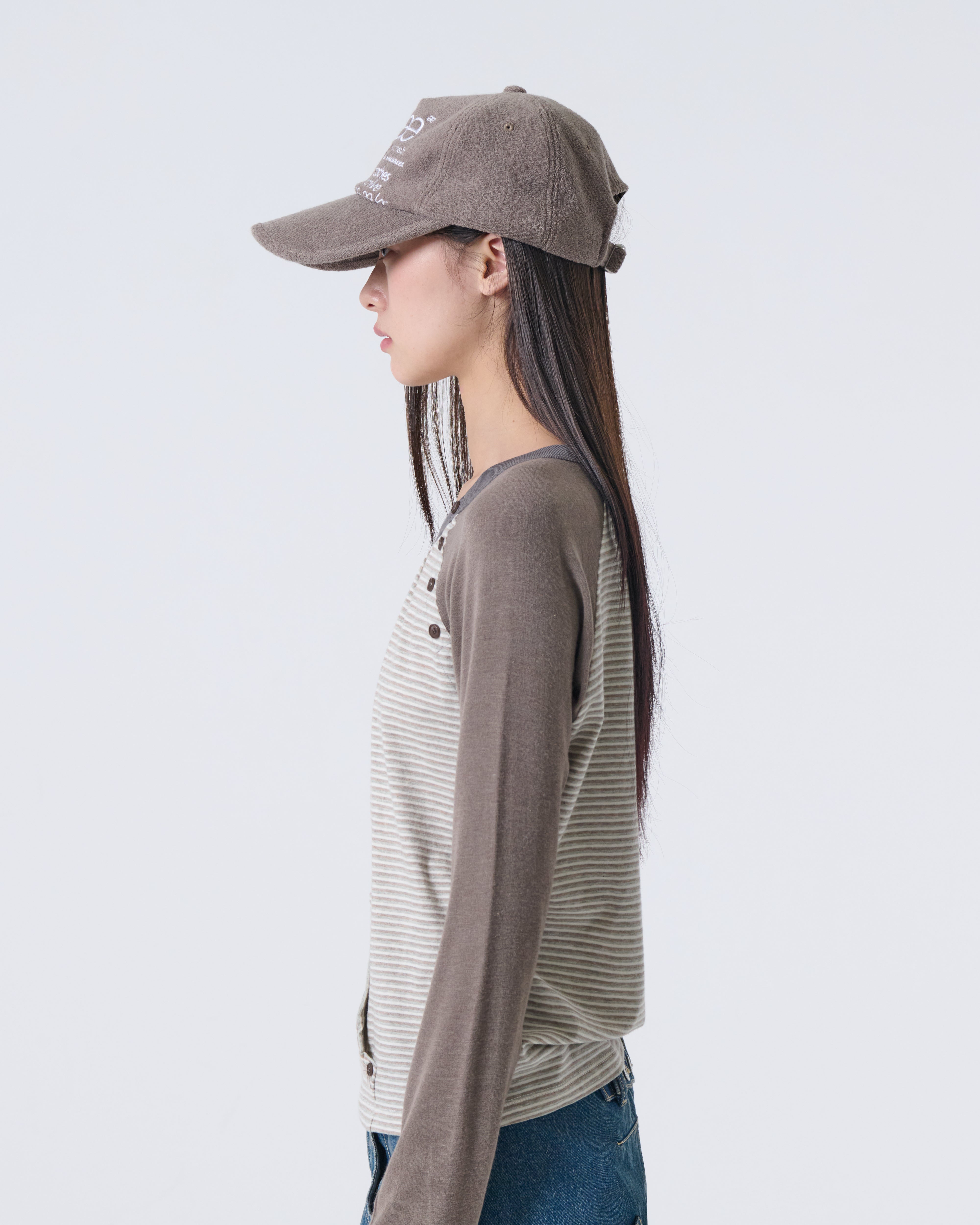 BUTTON SHIRRING POCKET TEE [BROWN]