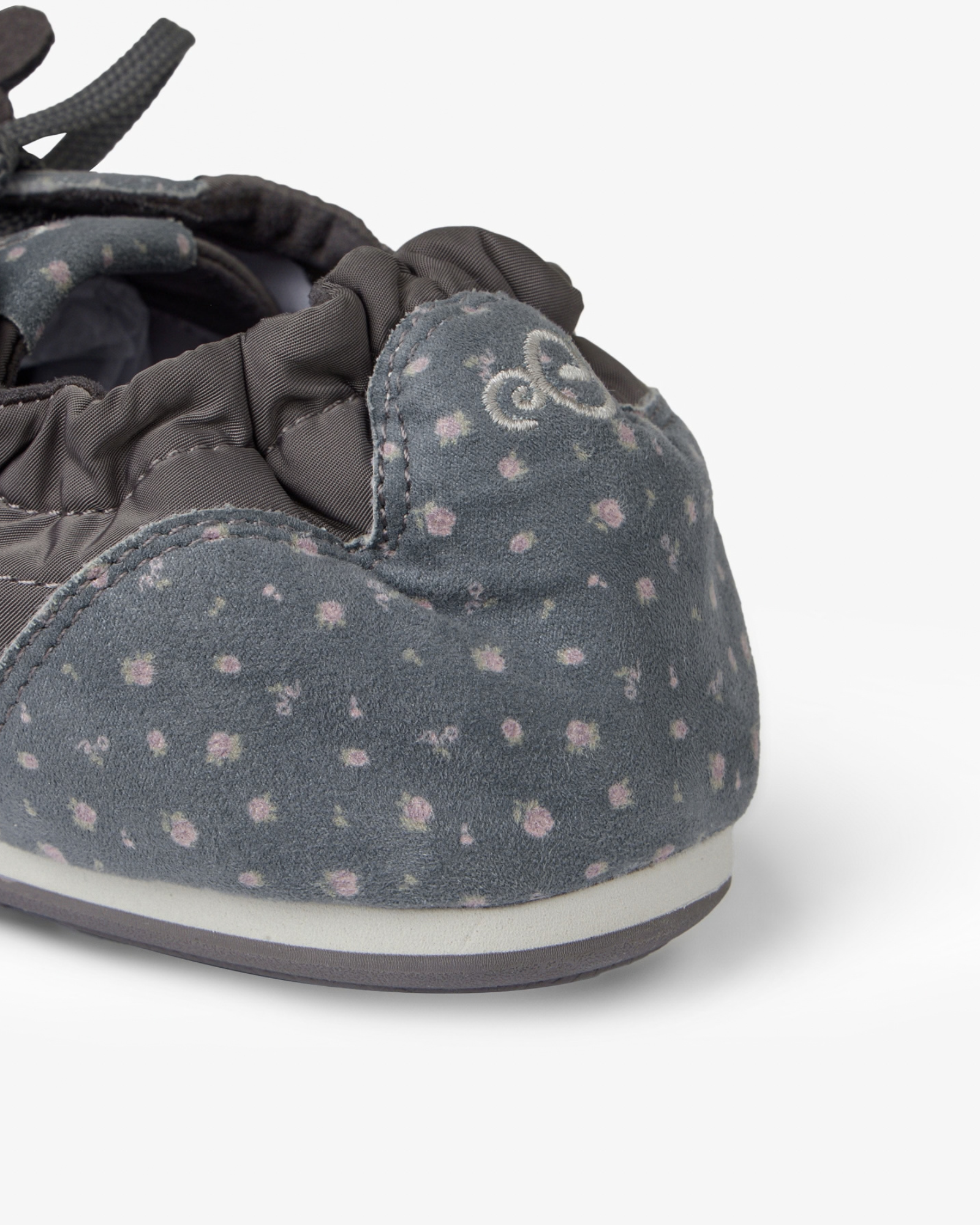 AEAE FLOWER TRAINER [CHARCOAL]