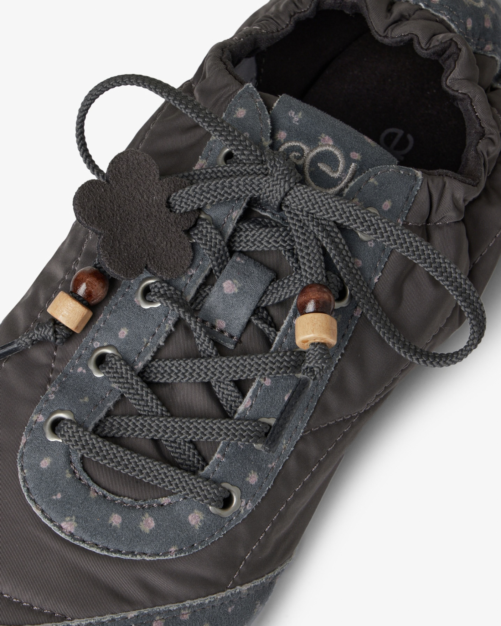 AEAE FLOWER TRAINER [CHARCOAL]
