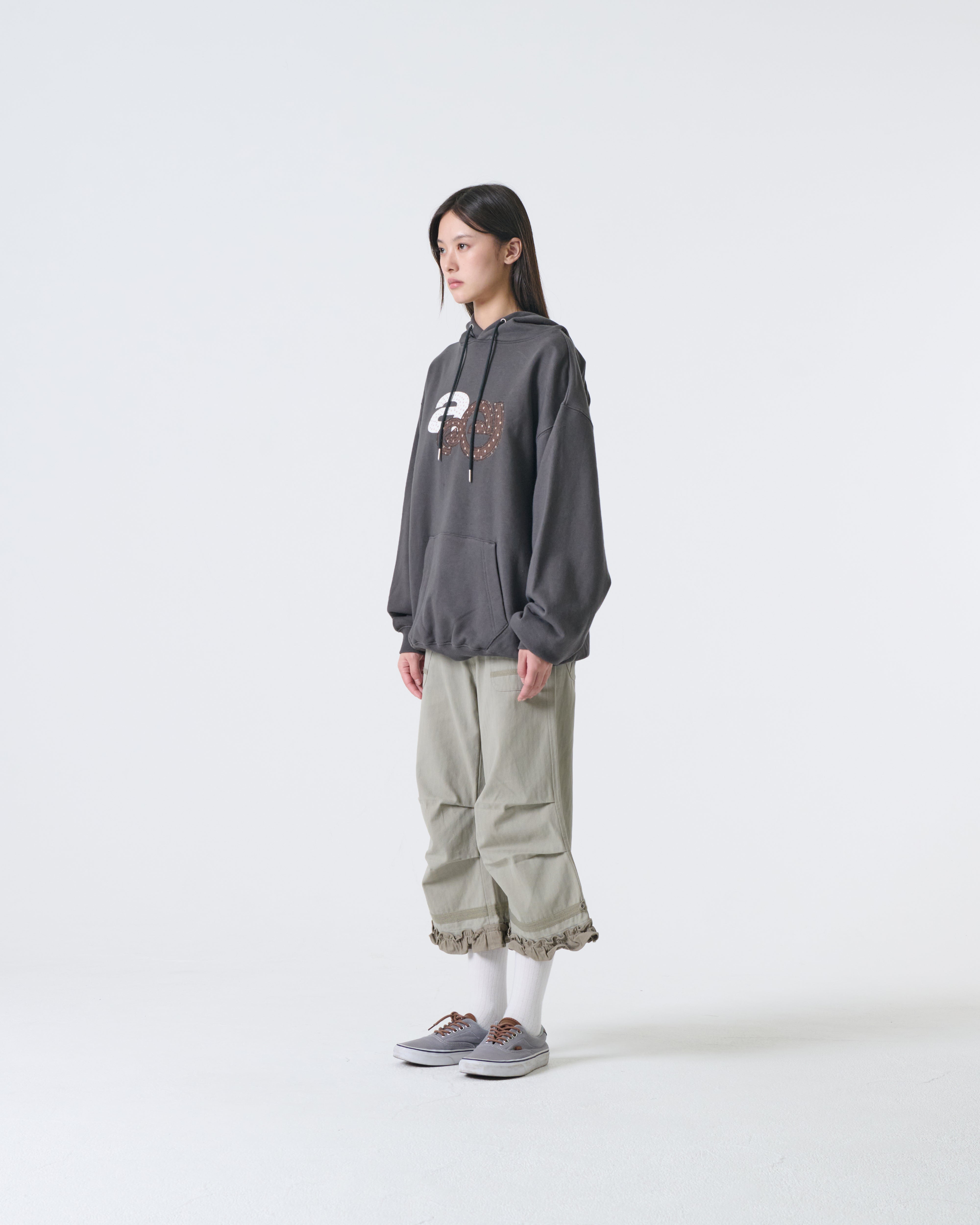 APPLIQUE FLOWER LOGO HOODIE [DARK BROWN]