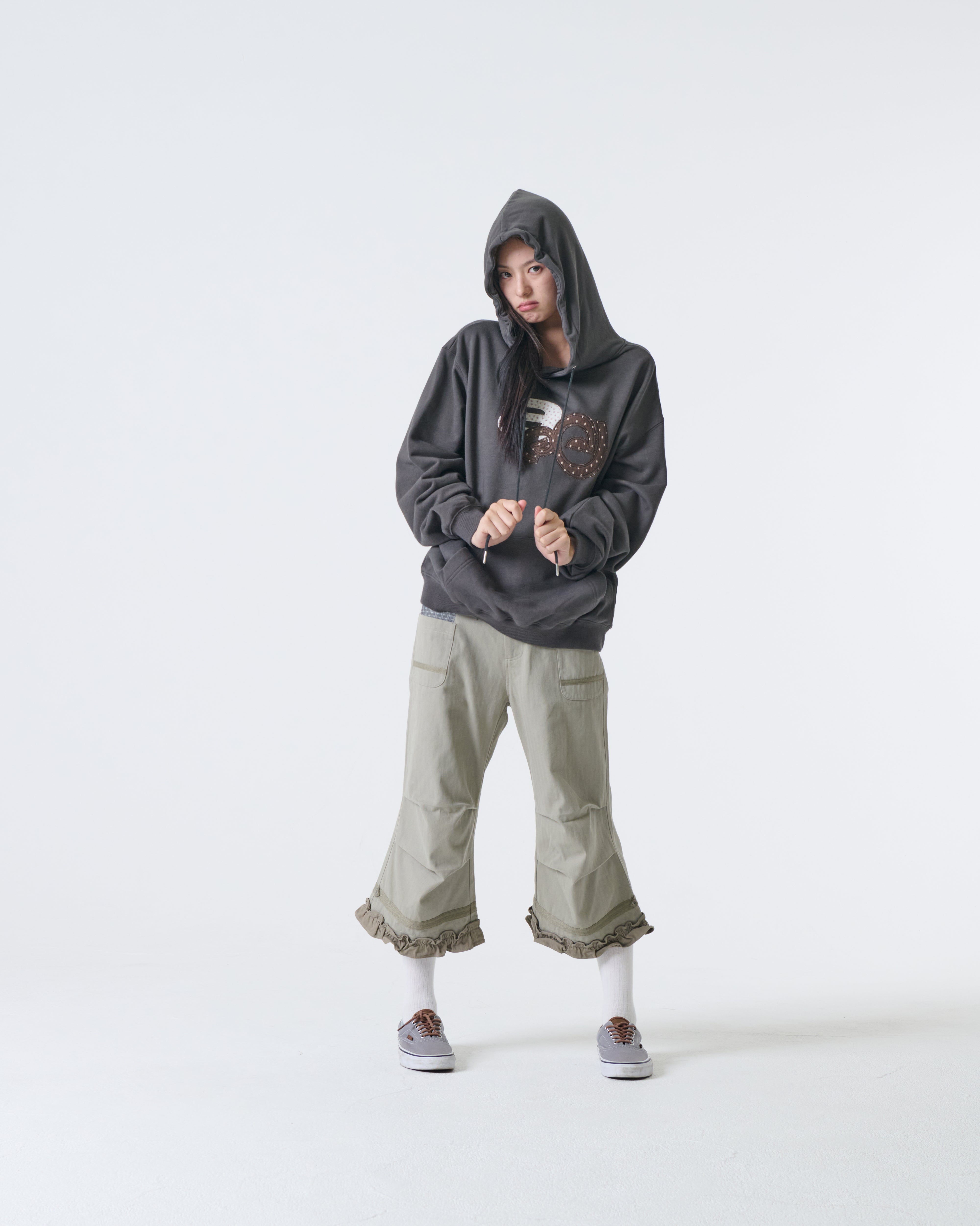 APPLIQUE FLOWER LOGO HOODIE [DARK BROWN]