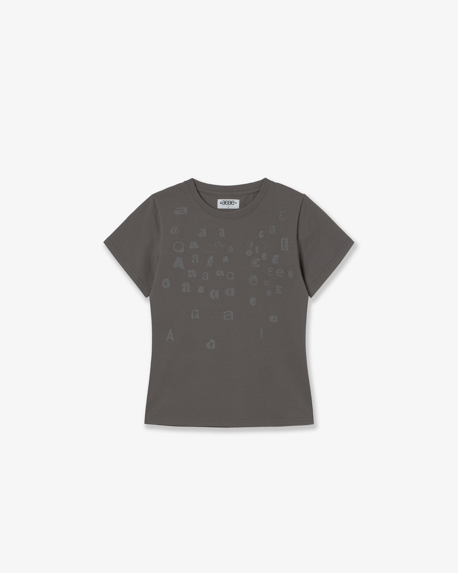 SCATTERED LETTER TEE [CHARCOAL]