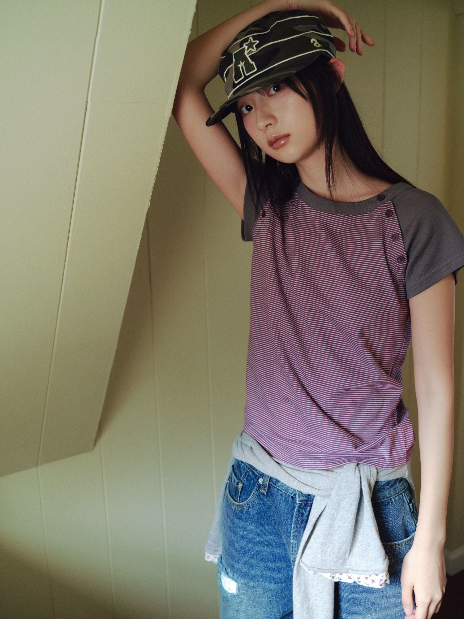 STRIPE BUTTON RAGLAN TEE [PURPLE]