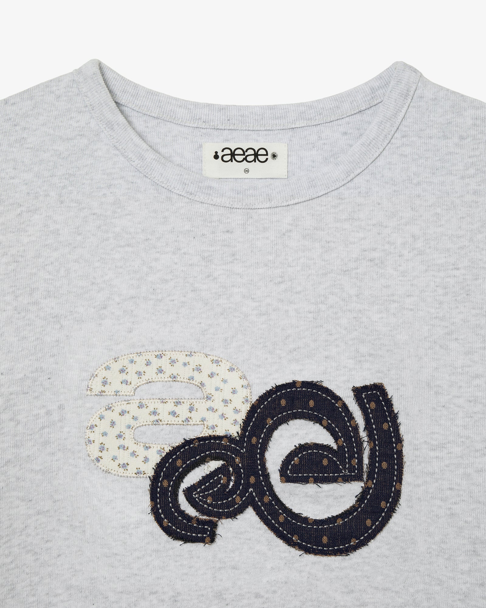APPLIQUE FLOWER LOGO TEE [LIGHT GREY]