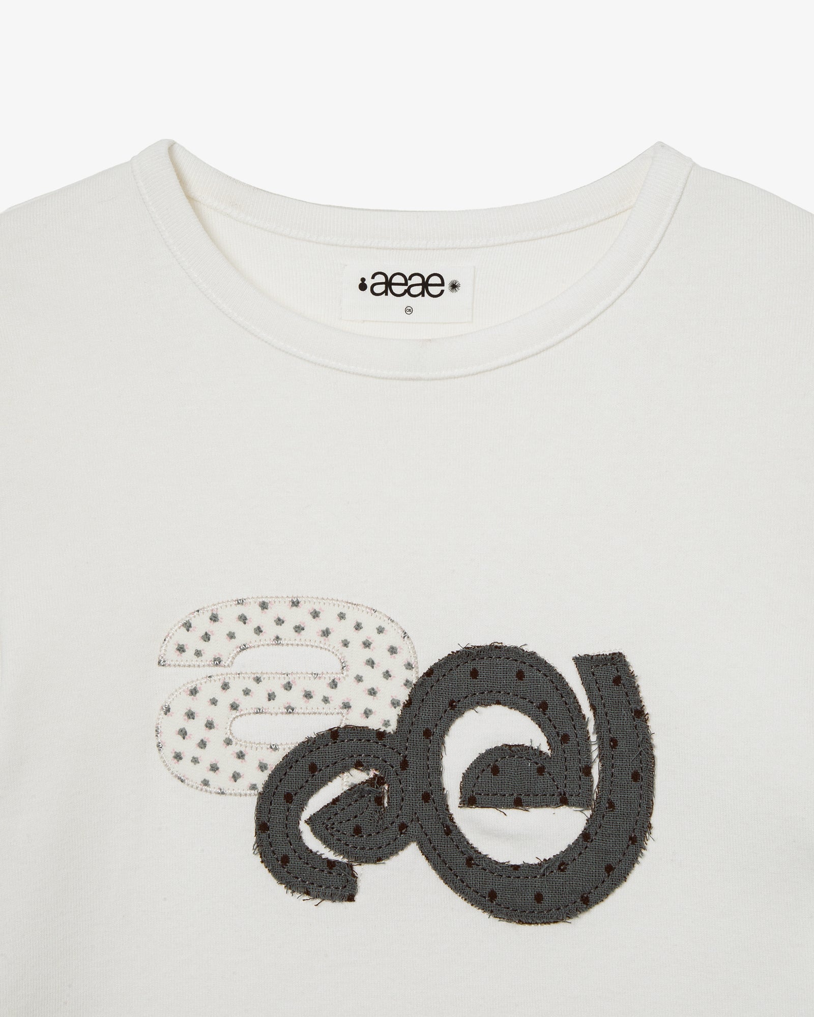 APPLIQUE FLOWER LOGO TEE [WHITE]