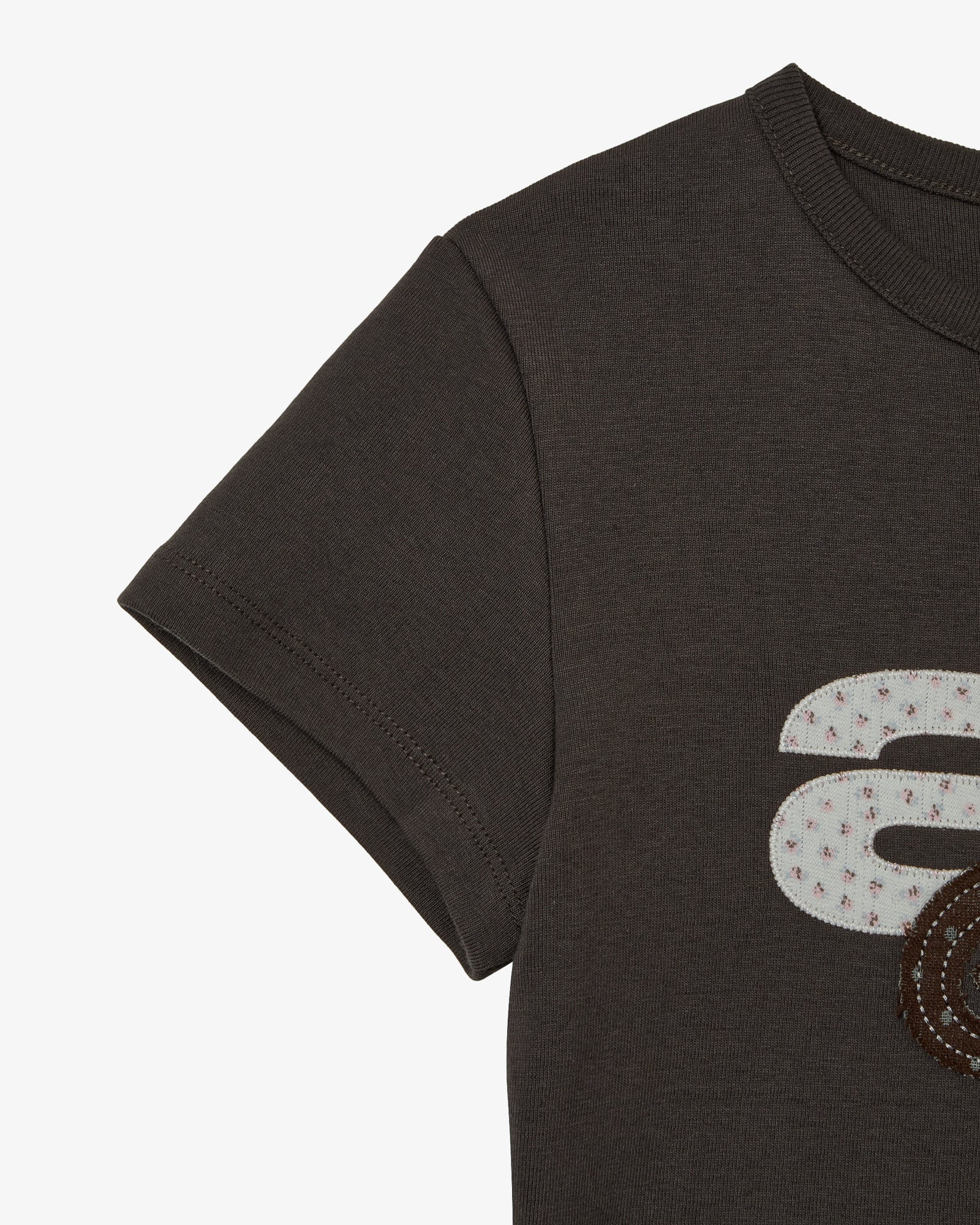 APPLIQUE FLOWER LOGO TEE [DARK BROWN]