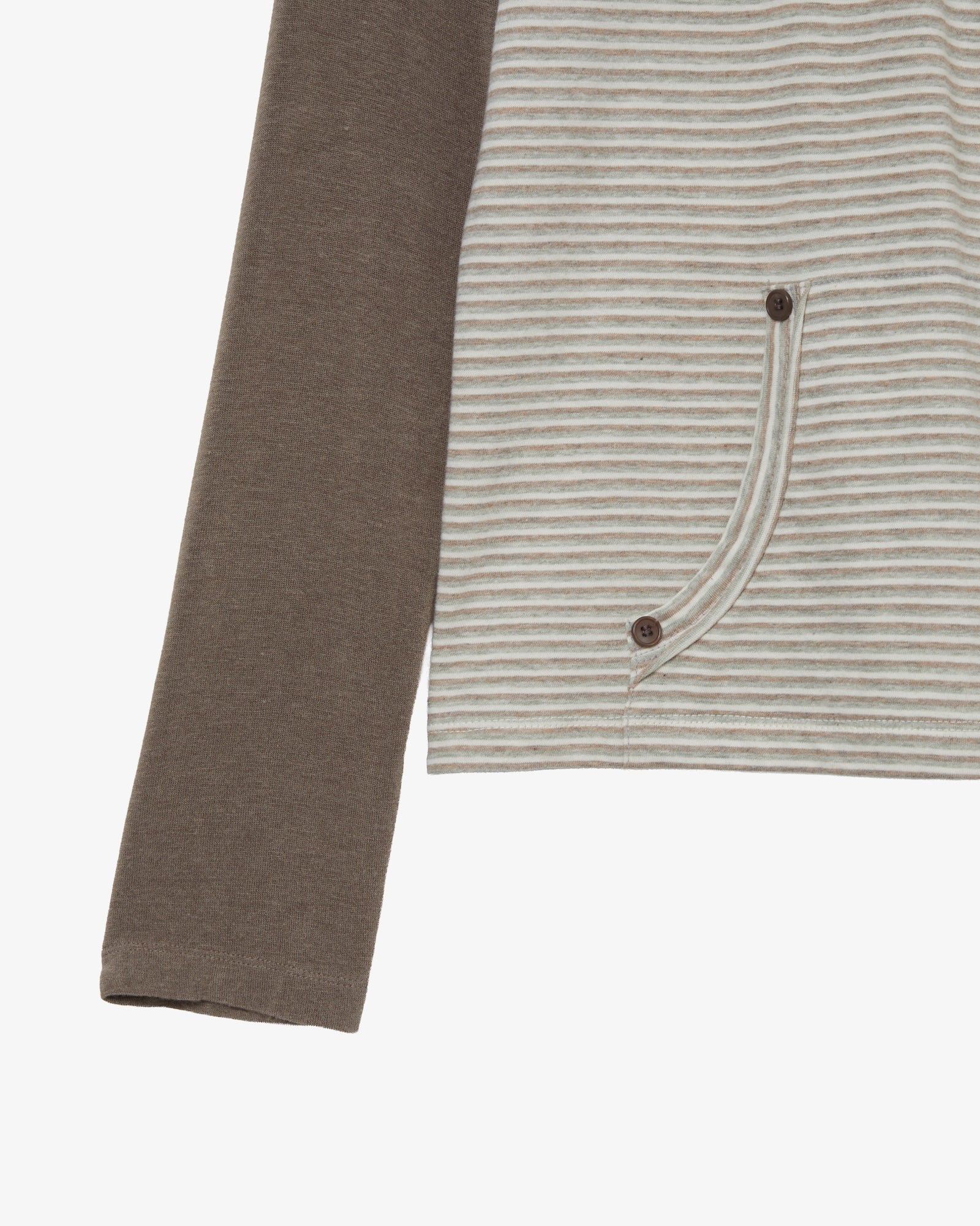 BUTTON SHIRRING POCKET TEE [BROWN]