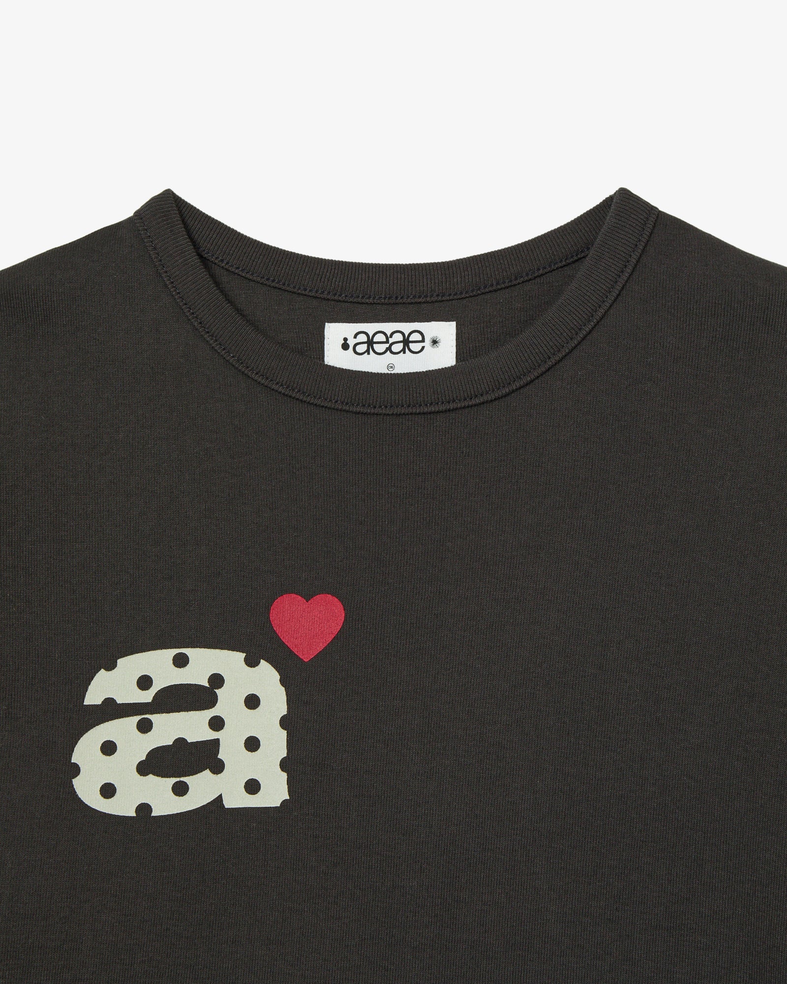 DOT SMALL LETTER TEE [DARK BROWN]