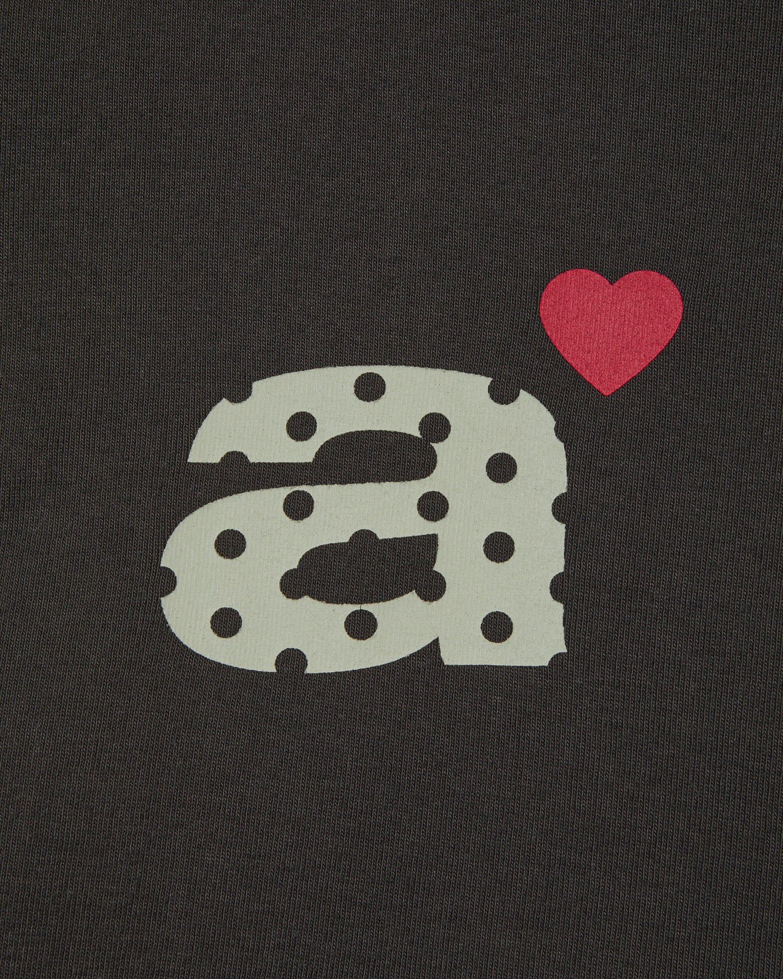DOT SMALL LETTER TEE [DARK BROWN]