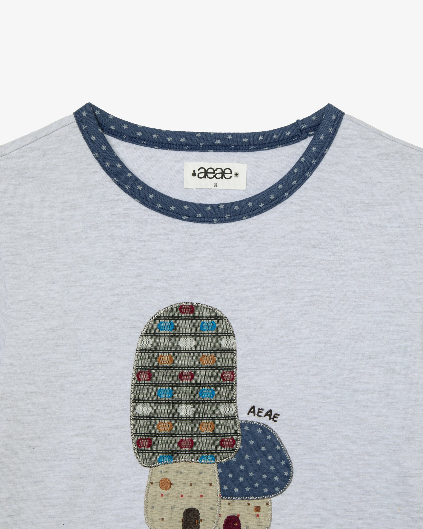 MUSHROOM APPLIQUE TEE [LIGHT GREY]