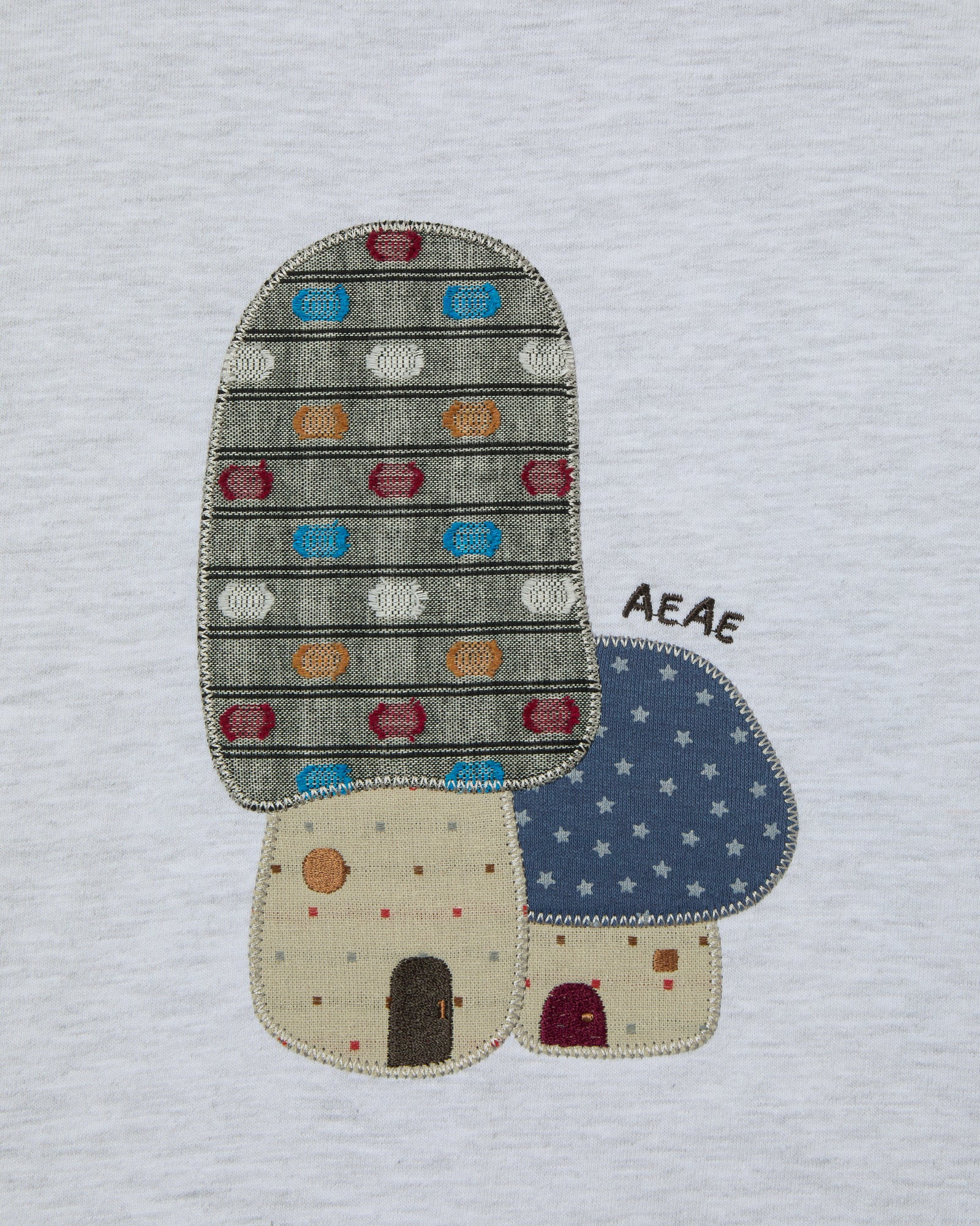 MUSHROOM APPLIQUE TEE [LIGHT GREY]