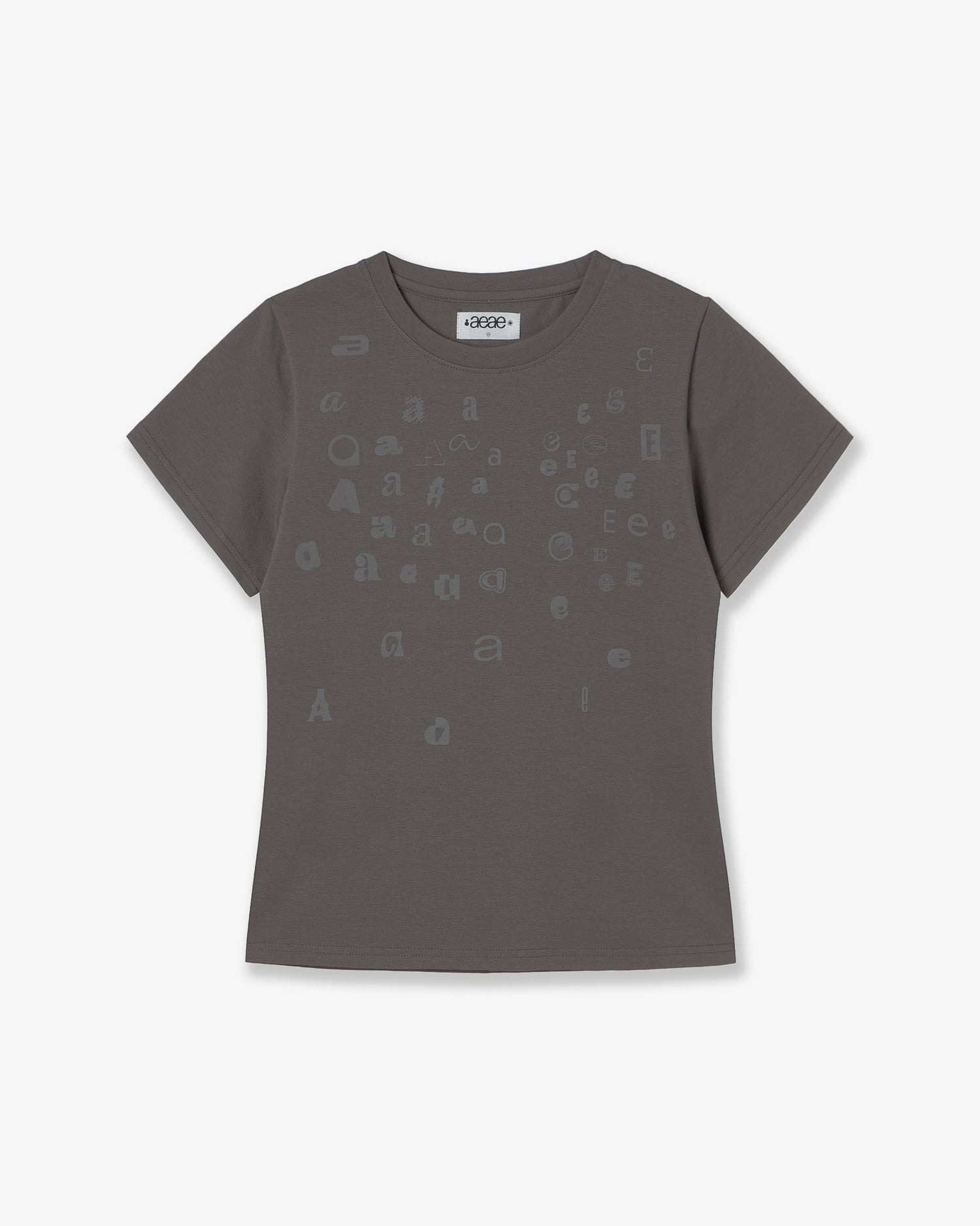 SCATTERED LETTER TEE [CHARCOAL]