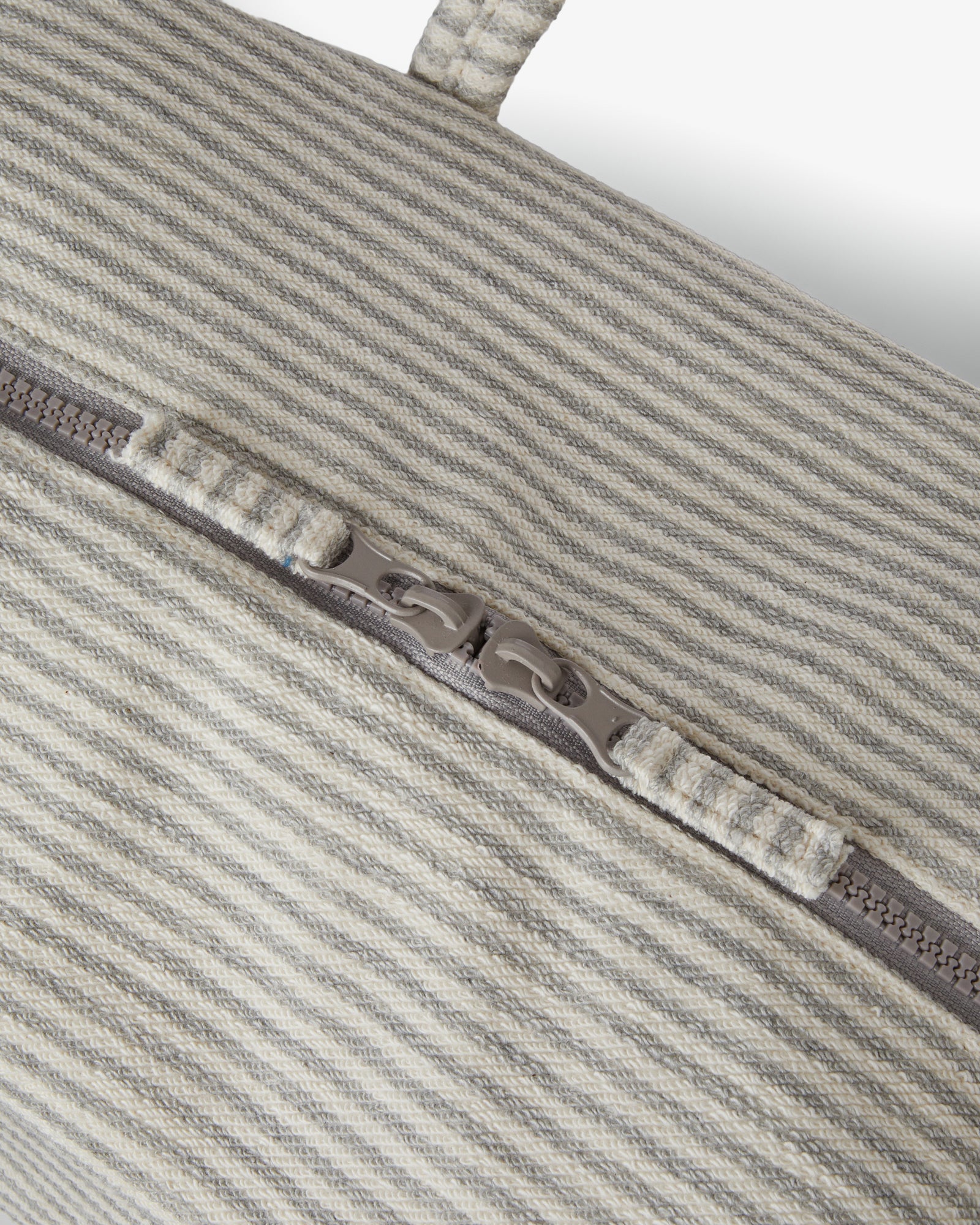 SQUARE TOTE BAG [GREY]