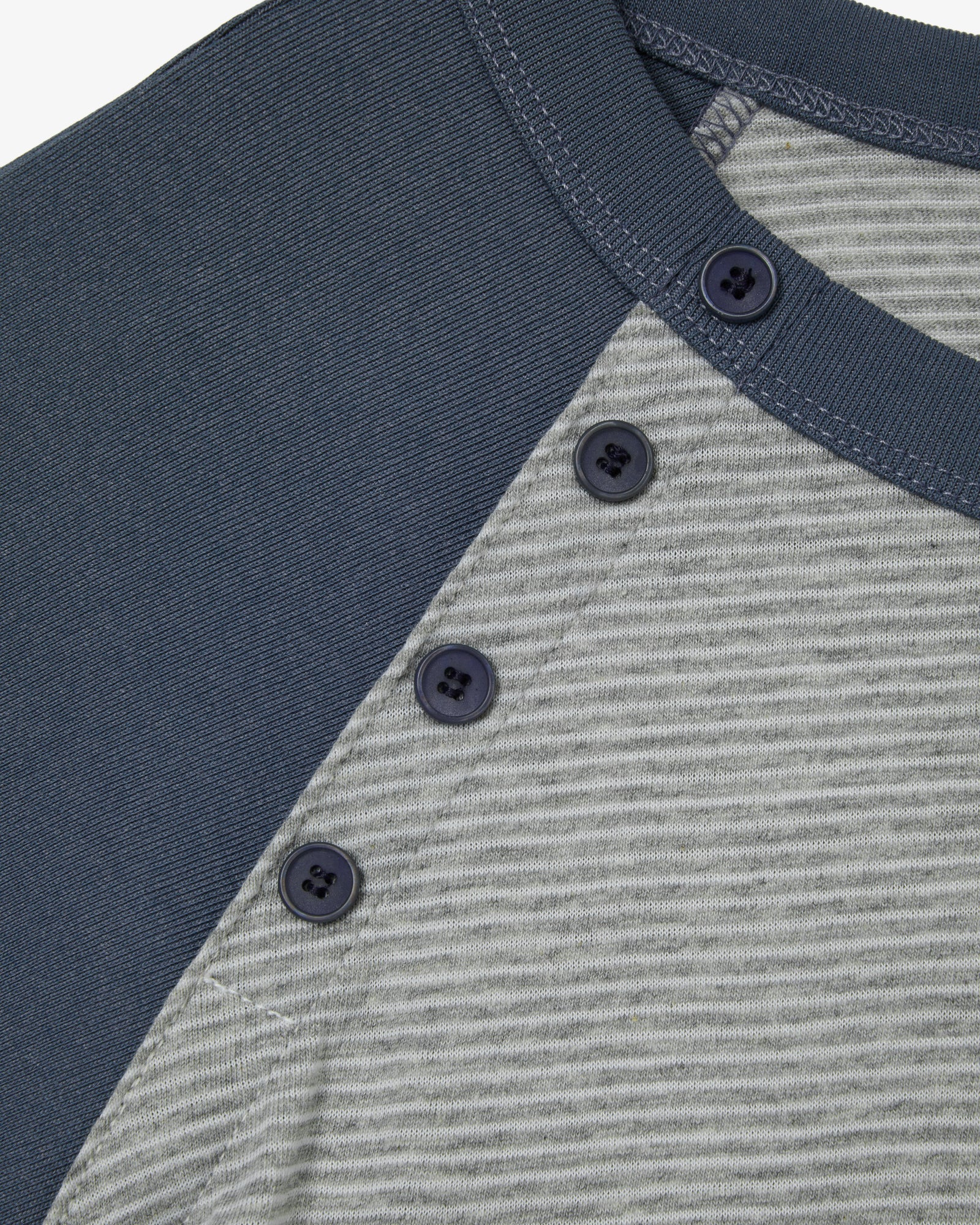 STRIPE BUTTON RAGLAN TEE [GREY]